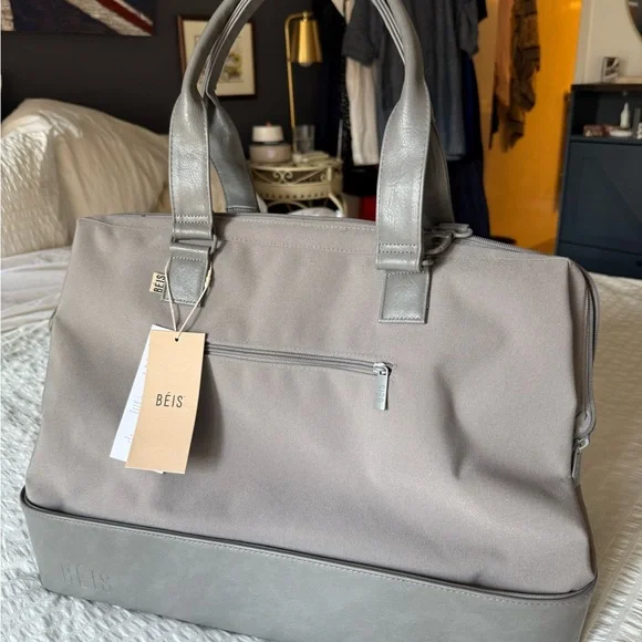 BRAND NEW WITH TAGS Beis Weekender Bag - Picture 2 of 7